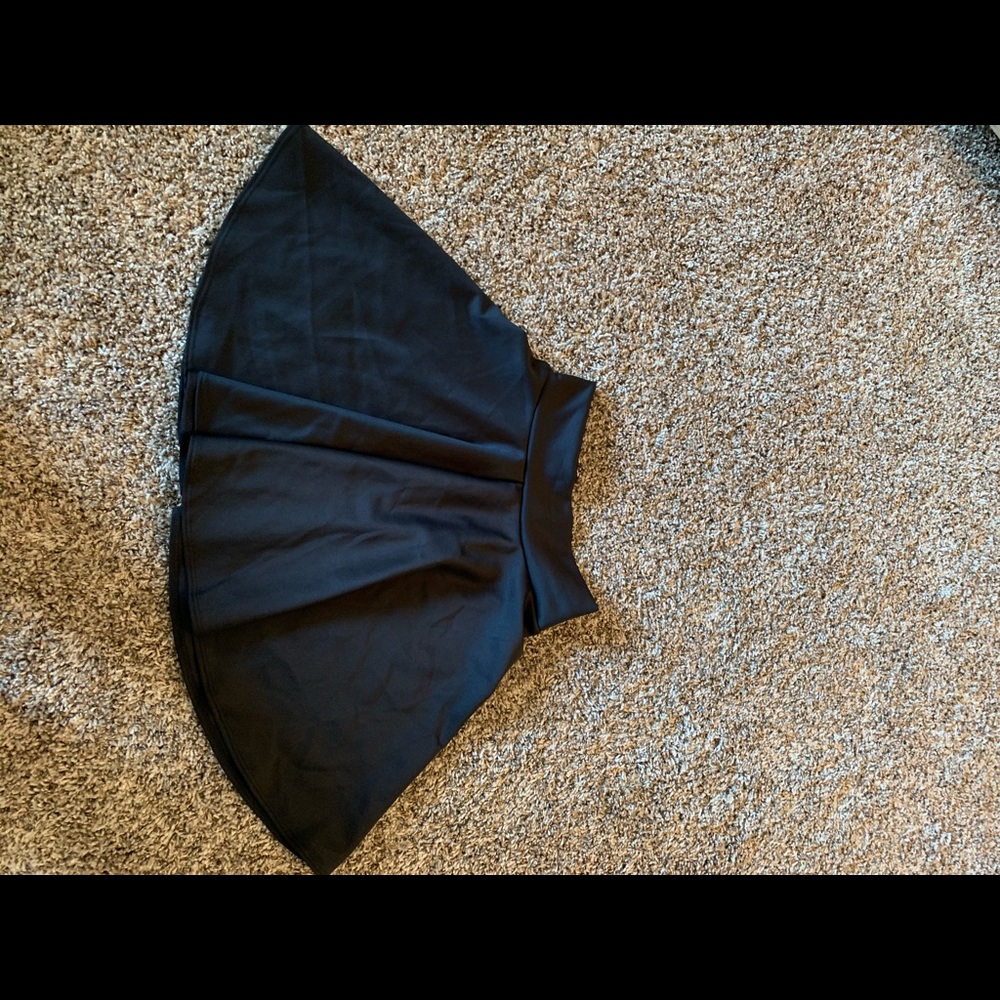 Black skater skirt